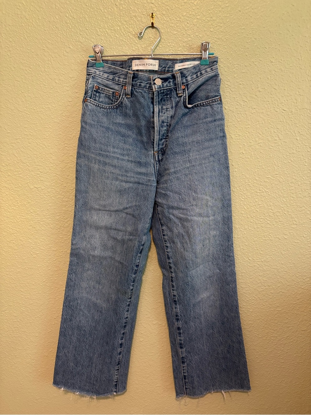 Denim Forum Size 26 Cropped Jeans